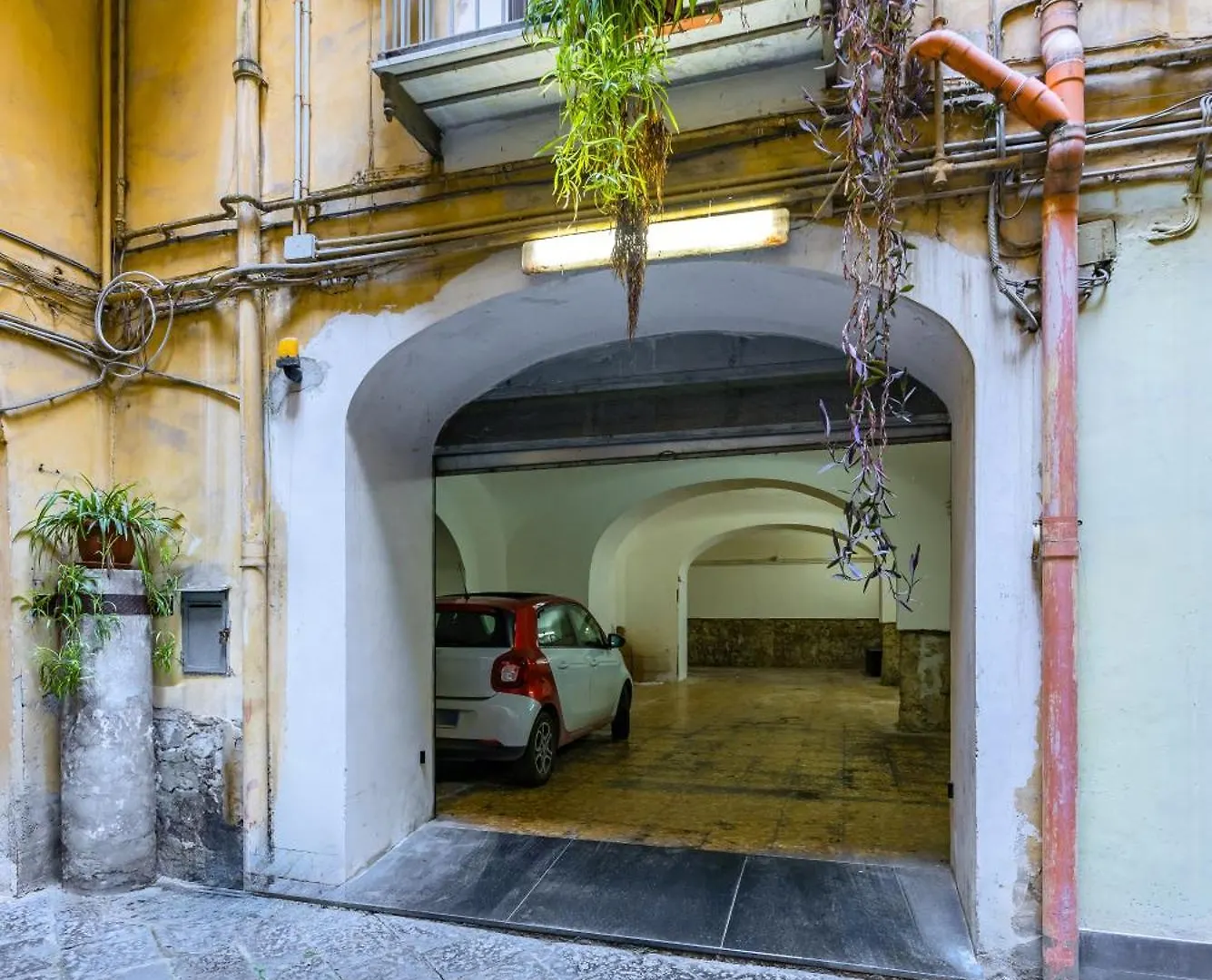 La Terrazza Nel Centro Di Napoli Con Parcheggio Privato Apartment 0*, Naples Italy
