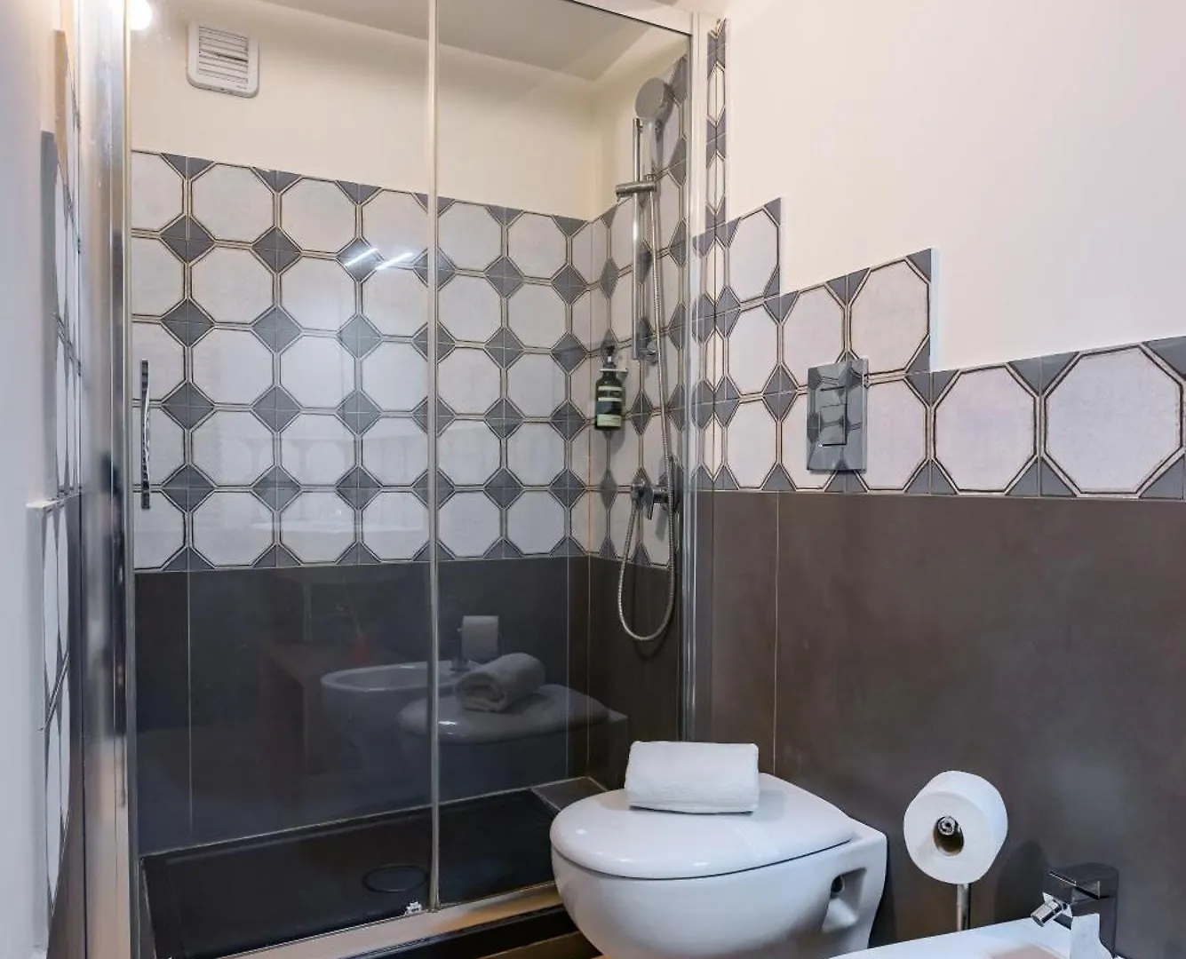 La Terrazza Nel Centro Di Napoli Con Parcheggio Privato Apartment 0*, Naples